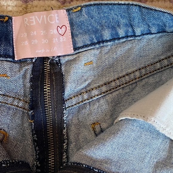 REVICE TWO TONE FULL ZIPPER DENIM SHORTS: size 27 - Picture 6 of 7